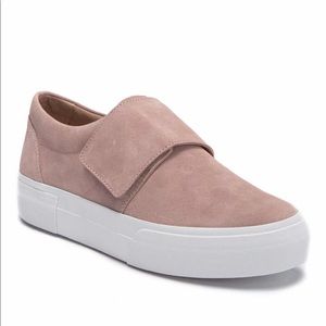 NWT Vince Cage Suede Sneaker